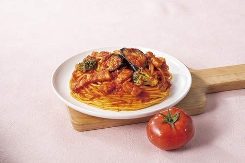 ゴロっと茄子とベーコンの完熟トマトパスタ