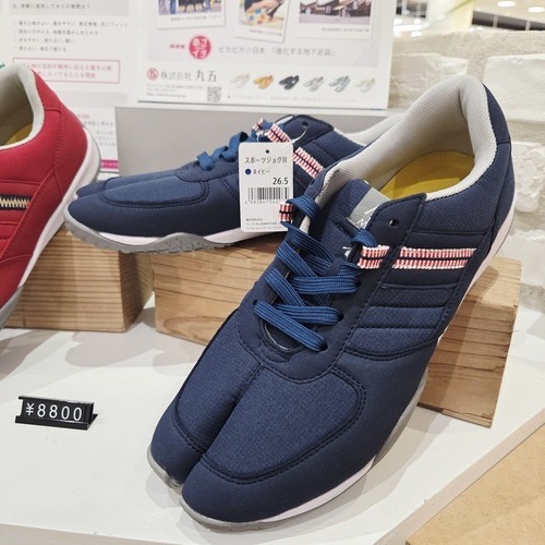 丸五足袋スニーカープライムツリーに登場