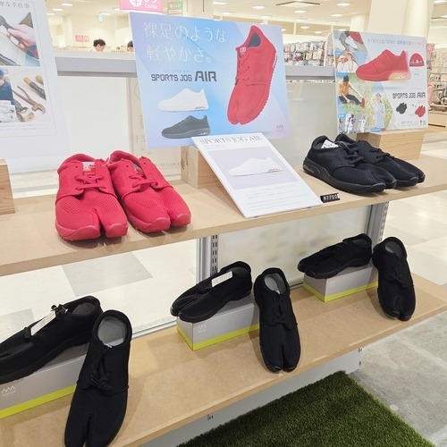 丸五足袋スニーカープライムツリーに登場